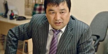 Путинді қолдайтын ақжолдық депутат партиядан шығарылды