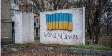 Зеленьский: Оккупанттар Бахмуттың түбінде 1 100 адамынан айырылды