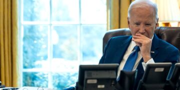 Байден АҚШ президенттігі жолындағы науқаннан шығатынын мәлімдеді