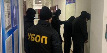 Шымкент пен Павлодарда жұртты бопсалап жүрген екі топтың мүшелері ұсталды