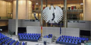 Бундестаг Шольцтен Украинаға берген көмегі мөлшерін сұрады