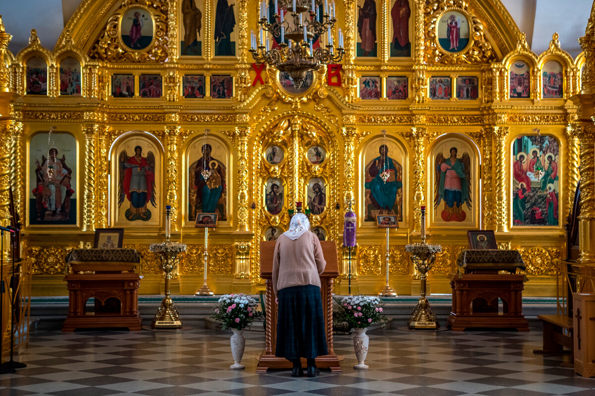 Орыс шіркеулері соғыстың аяқталуын тілеп дұға оқи бастады. Кремль аң-таң