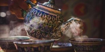 Әйелінің үстіне ыстық шай құйып жіберген еркек сотталды