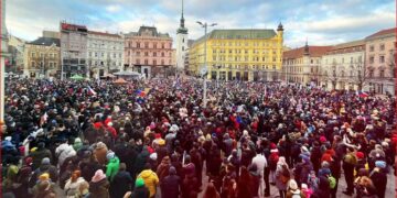 Теңдессіз жағдай: Чехияда президентке қолдау көрсеткен шерулер өтті