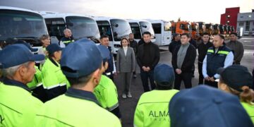 Алматы әкімі «Алматы Тазалық» кәсіпорнының жаңартылған базасын аралады