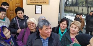 «Атамбаев өліп қалмау үшін бәрін істейді» – депутаттар