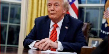 Дональд Трамп Украинаға жылы шыраймен қарай бастады – WSJ