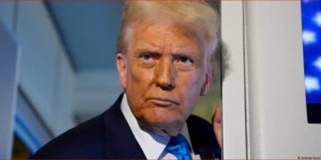 Трамп РФ-мен сауда жасасатындарға санкция салатынын тағы айтты