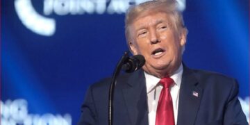 Трамп Украинаға қару-жарақ жеткізуді қайта жалғастырды