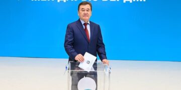 Қызылорда облысының әкімі Мұрат Ергешбаев Құрылтай сайлауында дауыс берді
