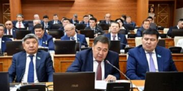 Бапи: Клептократтар шеттегі ақшаларын билікті басып алуға жұмсайды