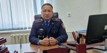 Қызылордалық полицей суға батып бара жатқан студентті құтқарды