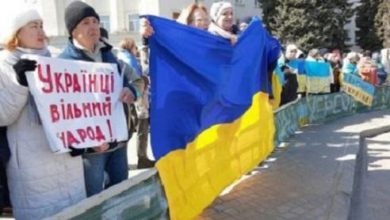 Photo of Херсон тұрғындары Украина армиясының келуін қуана қарсы алды