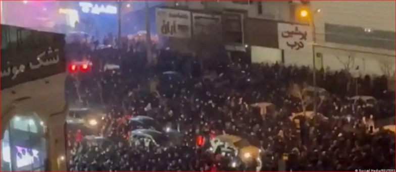 Иранда жаппай наразылық акциясы барған сайын қуат алып келеді