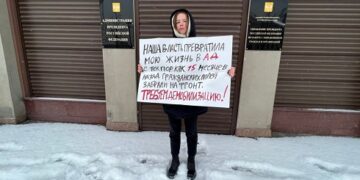 Мәскеу мен Питерде әскерге шақырылғандар әйелдері пикет өткізіп жатыр