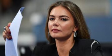 Британия Кабаева мен Путиннің бұрынғы әйеліне санкция салды