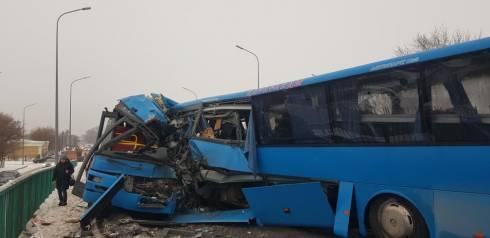 Photo of Қарағандыда екі автобус соқтығысып, бірінің жүргізушісі қаза тапты