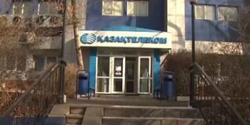 Алматыда «Қазтелеком» қызметшілері ереуілге шықты (видео)