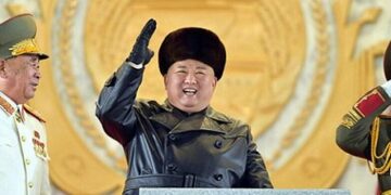Ресей КХДР-дан қару-жарақ сұрап, жалбарынып отыр