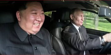 Ким Чен Ын Владимир Путинді «ең жақын достым» деп атады