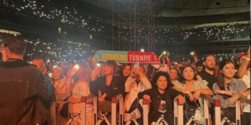 Димаштың Ыстанбұлдағы концерті тағы да дүниені дүр сілкіндірді (видео)
