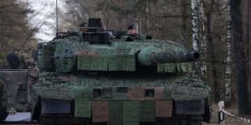 Германия өзіндегі 200 «Leopard» танкісінің 19-ын Украинаға бере алады