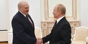 Лукашенко таңертең отбасы мүшелерімен бірге Түркияға ұшақпен барды