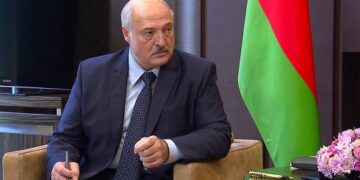 Лукашенко президенттіктен кеткесін өзі мен отбасын соттауға тыйым салды