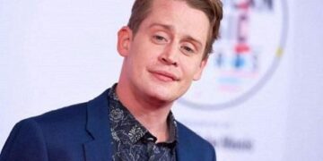 «Үйде жалғыздың» жұлдызы Маколей Калкин әке атанды