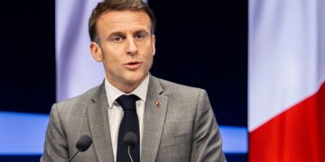 Макрон: РФ майдан шебін бұзып өтсе, Батыс елдері Украинаға әскер жібереді
