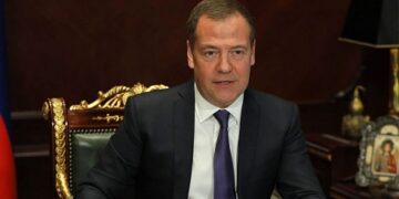 «Димон» Медведев Алясканы қайтарып алу үшін АҚШ-пен соғысуға уәде берді