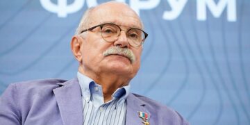 Режиссер Михалков: Ресейде мемлекеттік төңкеріс дайындалып жатыр