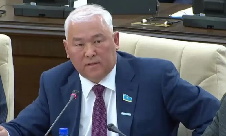 Мұрат Әбенов: 14 мың Ресей азаматы өткен қазақ тілі сынағынан қазақ қалай өте алмайды?