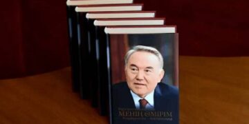 Әуелгі президенттің «екінші әйелі» өзі жайлы жазған тілшіге аккаунттан тіл қатты