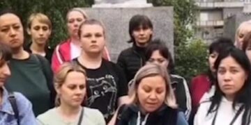 Новосібірліктер Путиннен соғыстағы жақындарына зеңбірек беруді сұрады