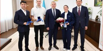 Алматыда Олимпиада жүлдегерлері жаңа пәтерлердің кілттерін алды