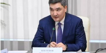 Премьер-министр әрекетсіз әкімдерді, мимырт министрлерді сынады