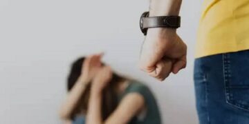 Мәжіліс тұрмыстық зорлық-зомбылық жазасын күшейтетін заң жобасын қабылдады