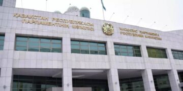 Үкімет 4 баласы бар әрбір отбасыға 12,8 миллион теңгеден төлейді