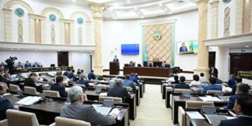 Назарбаевтың аты оқу орындары мен қамқоршылық кеңестен алынады