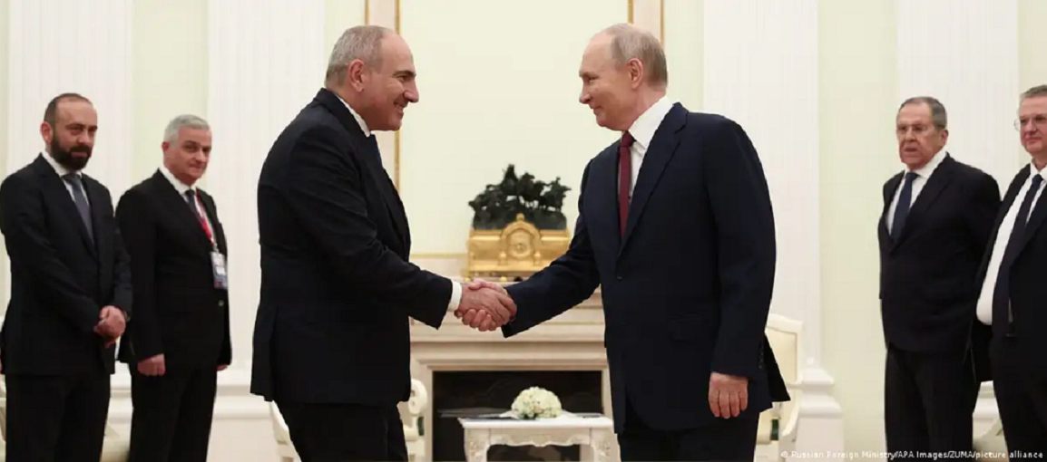 Путин Арменияның арасан суын әкеліп, сатуға тыйым салды