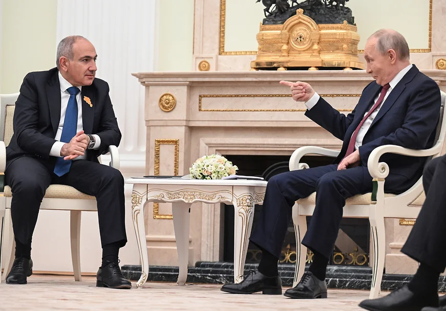 Парасат парқындағы Пашинян