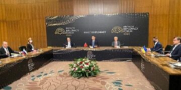 Анталияда Украина, Түркия және РФ министрлері келіссөз жүргізуде