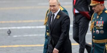 ОН ДУМАЕТ, ЧТО ПОБЕЖДАЕТ
