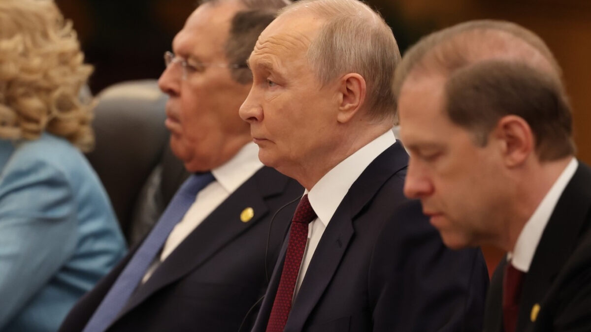 Путин Щи Жиңпиңге бар байлығын беретін болып қайтты