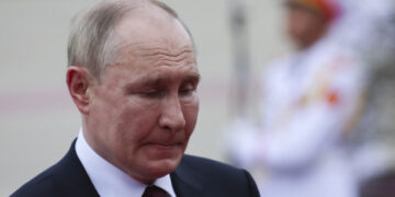 Путиннің кедейлерге арналған соғысы байларды байыта түседі