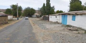Күрдтер ауылына шабуыл жасағандар сот залынан босатылды