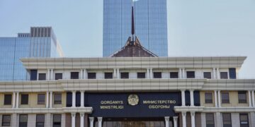 Президент Қорғаныс министрлігінің үш басшысын орындарынан алды