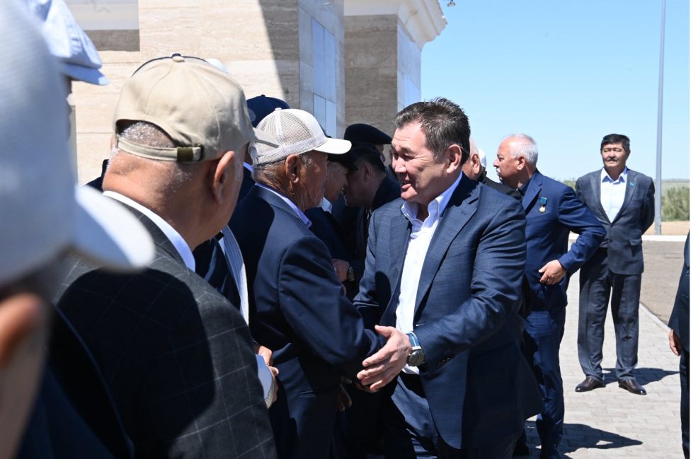 Қызылорда облысының әкімі ел ағаларымен кездесіп, ой бөлісті