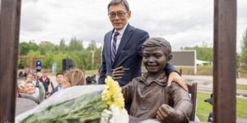 Астанада «Менің атым – Қожадағы» Қожаға ескерткіш қойылды